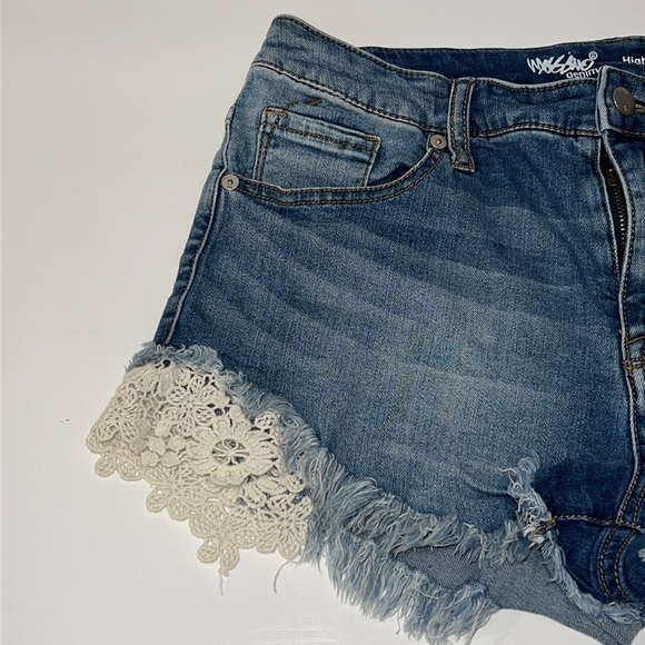 BLUE High Rise Super Strech Jean Shorts Lace Hem Festival Boho Size 12/31 - Picture 3 of 15